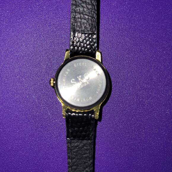 Vintage Women's SKC Black Leather Embossed Croc Print Watch - Picture 8 of 9